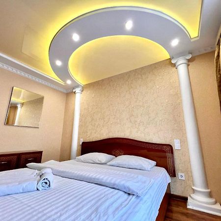 Apartpoltava: Spacious Two-Room Apartments with Corner Bath near Korpusnyi Park Exterior photo