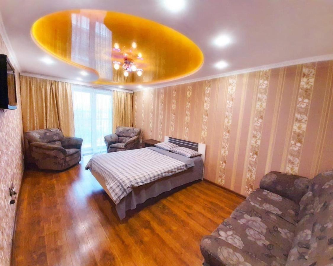 Apartpoltava: Spacious Two-Room Apartments with Corner Bath near Korpusnyi Park Exterior photo